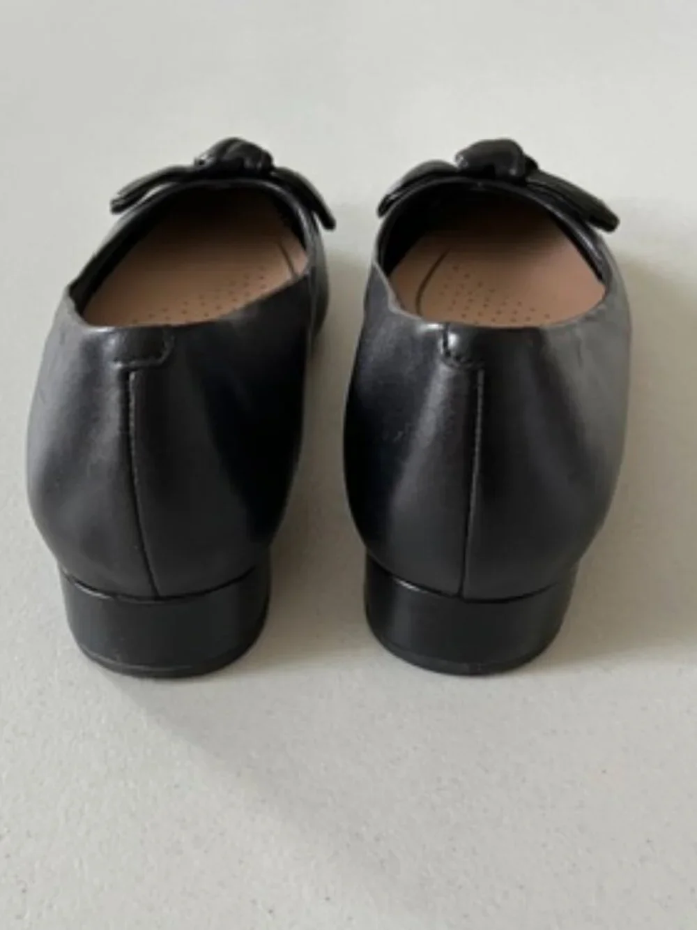 Easy Spirit Black Leather Flats 8.5 Wide